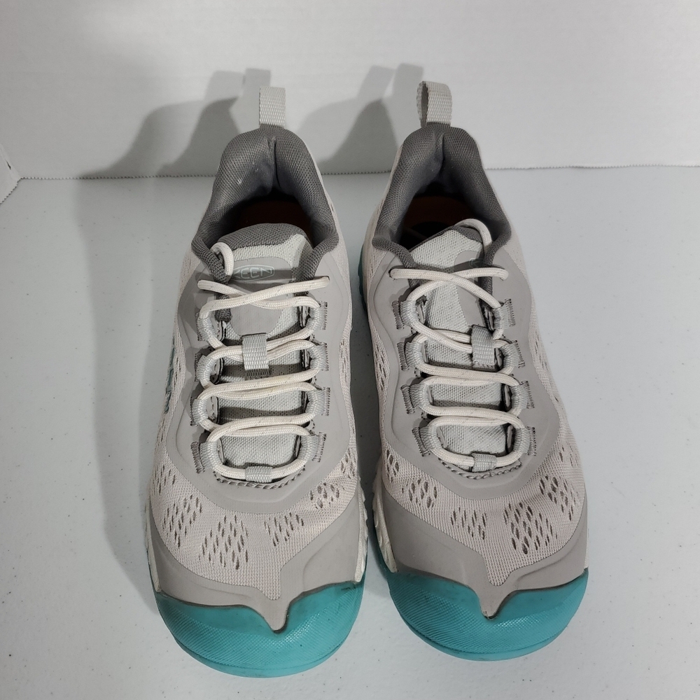 KEEN NXIS sz 5.5 Gray and White Athletic Lace Up Shoes